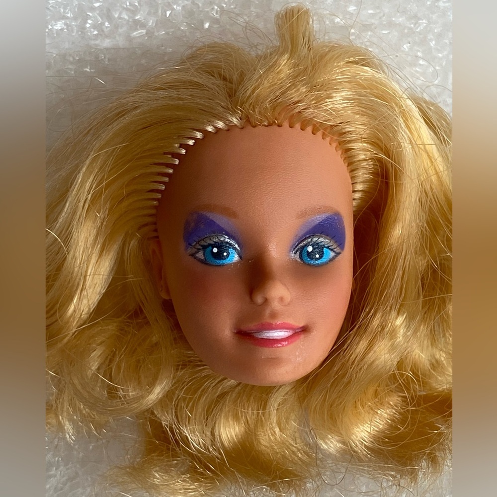 Vintage Barbie and The Rockers Doll Short
Blonde Hair - HEAD Replacement Only
